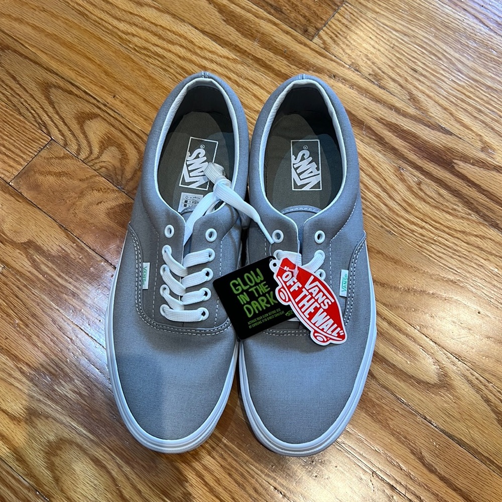 Size 11 Glow in the Dark Vans. Never been worn, new with tags!
